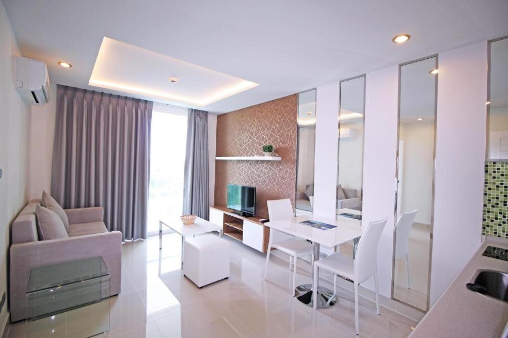 Amazon Residence By Pattaya Sunny Rentals Джомтьєн-Біч Номер фото